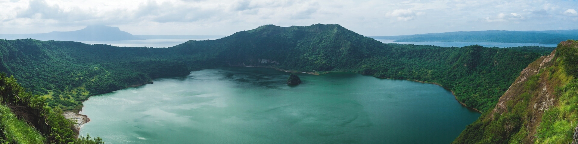 There are multiple ways to get to the crater. People can ride on horseback or hike with or without a guide. Be ready to get wet on the boat ride to the island.