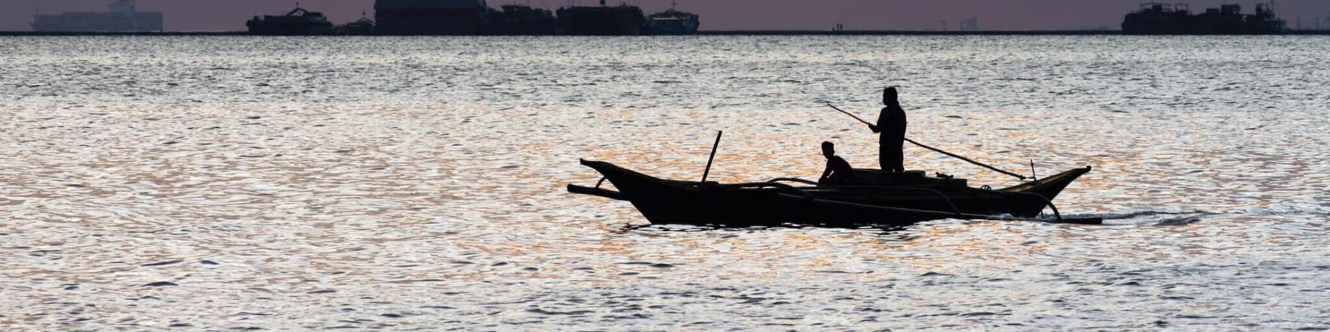 In addition to watching spectacular sunsets, you can also enjoy a streetside backrub.
#BVS100K
#Manila #sunset