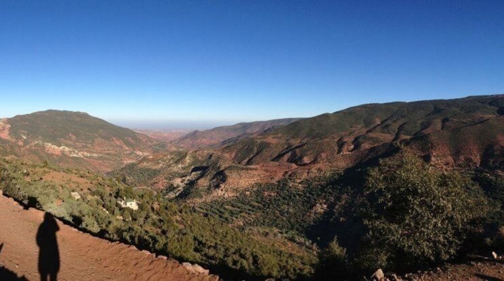 One of the best experiences: crossing the Atlas, from Marrakech to the desert, through villages incommunicado, in which even people find it unusual to see tourists: culture, rural tourism, nature , mountaineering, cruise ... #LifeAtExpedia