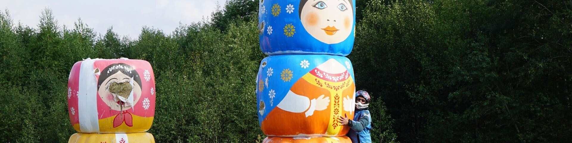 Just about the only thing I could find to take a picture of in Belarus. Bales of hay nicely wrapped.