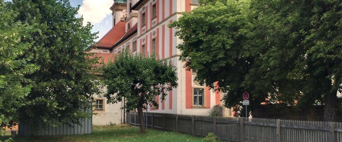 Kloster Speinshart with it's hotel and restaurant is a wonderful quiet and peaceful place to stay and therefore a perfect #WeekendGetaway - helpful owners, warm and friendly. The Kloster is a small village of it's own with beautiful gardening and a little fish lake on the side. We had a relaxing and inspiring weekend here.