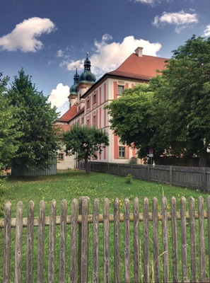 Kloster Speinshart with it's hotel and restaurant is a wonderful quiet and peaceful place to stay and therefore a perfect #WeekendGetaway - helpful owners, warm and friendly. The Kloster is a small village of it's own with beautiful gardening and a little fish lake on the side. We had a relaxing and inspiring weekend here.