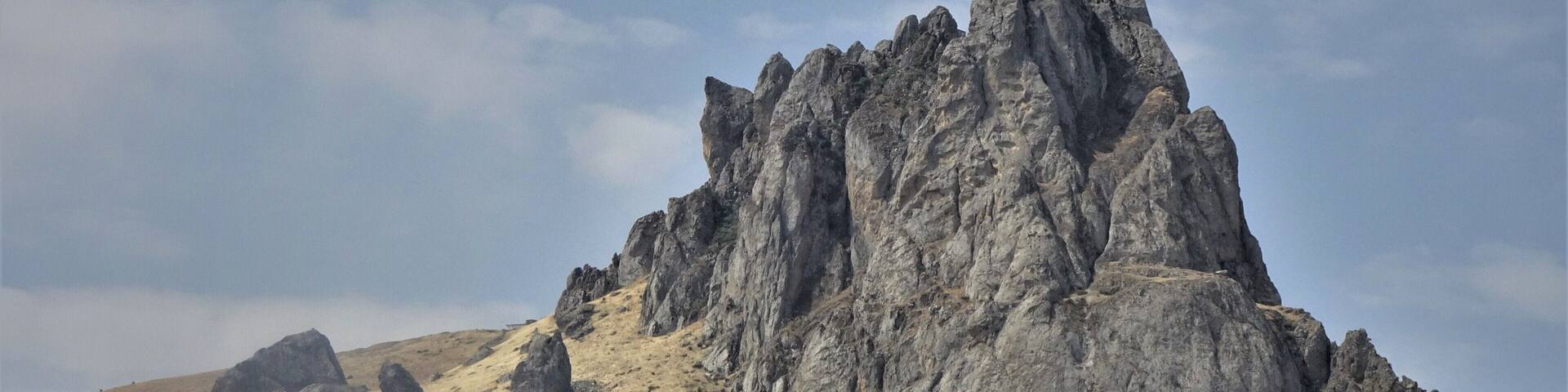 Besh Barmag (Five Fingers Rock formation) is a split crag and one of the most famous mountains in the Caucasus, known for its mythical stories. It is a sacred place for visitation by (mostly female) pilgrims. In pre-Islamic times it was a hub for ancestral spiritual worship and some of those traditions are still practised today. #Azerbaijan #TroveOnTuesday #Nature #Trovember #History