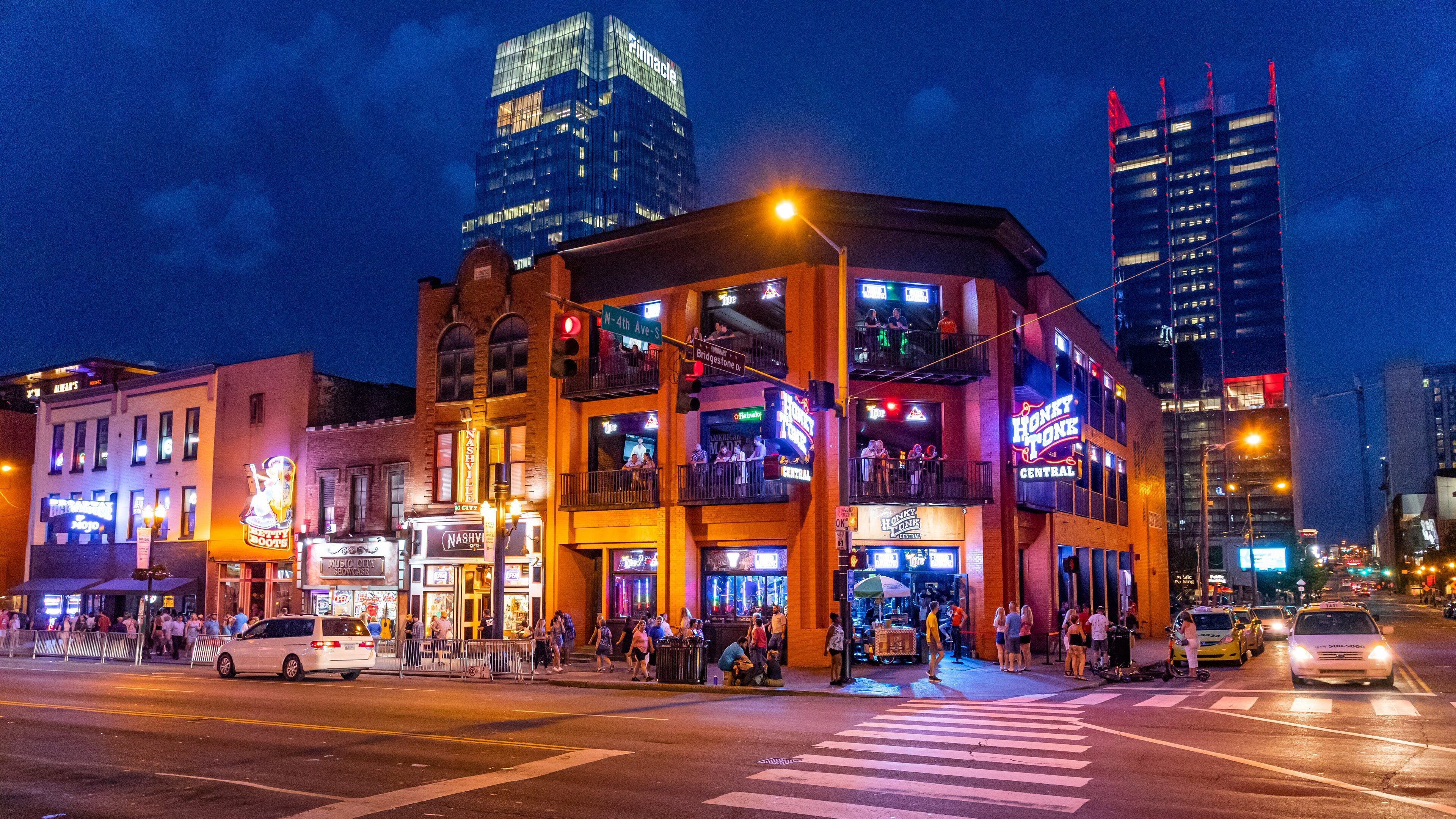 Nashville Broadway showing nightlife, night scenes and street scenes
