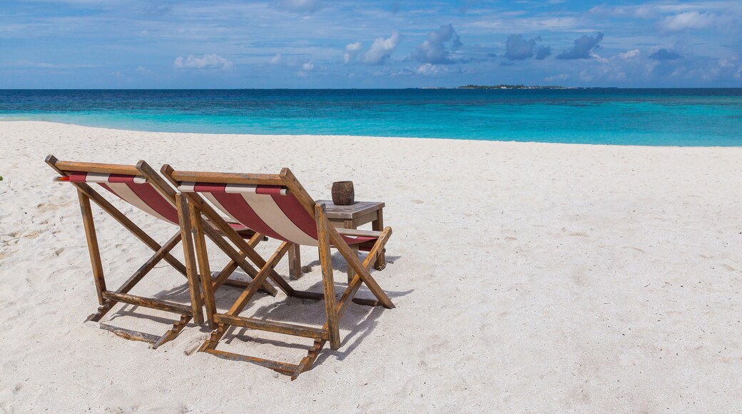 Strandstühle am Strand Atoll Insel Malediven