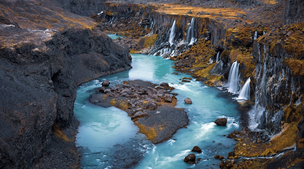 Drone shot of awesome Sigöldugljúfur - Valley of tears in Iceland. You need to get proper 4x4 car to get there but its really worth it. Not to mention that there will not be a lot of tourists or probably none at all so you can enjoy raw #nature at peace :)