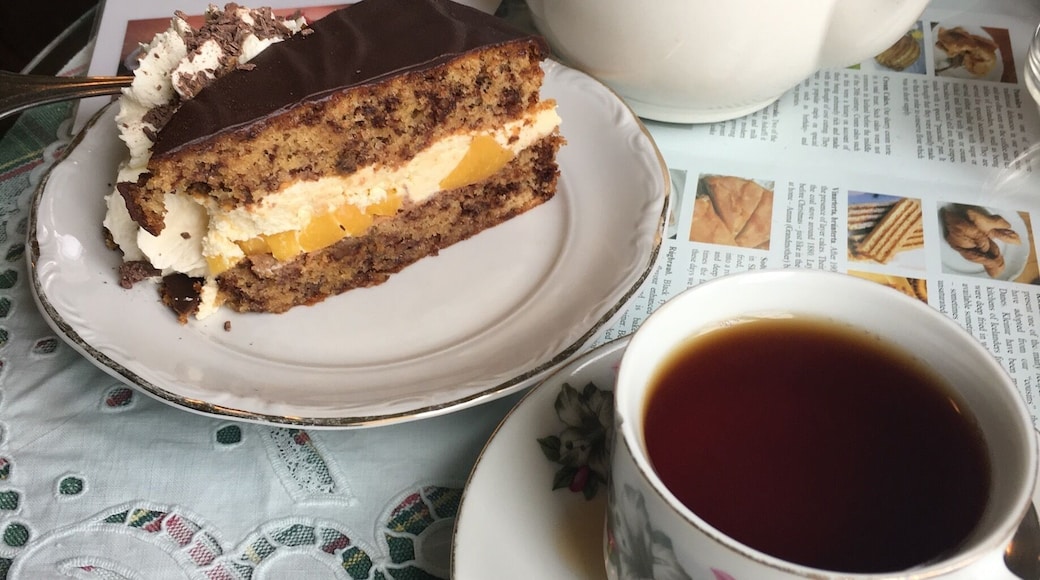 You must stop by and get a pot of tea and a wonderful slice of cake next time you are in Glumbaer. #sweetspot Then walk around the turf houses a bit to get your steps in ;)