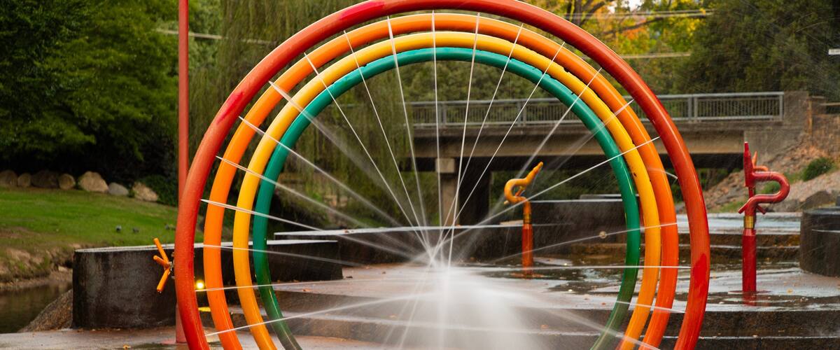 Bright Splash Park which includes a fountain
