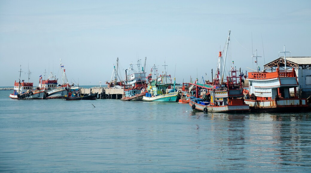 Muelle pesquero de Ang Sila