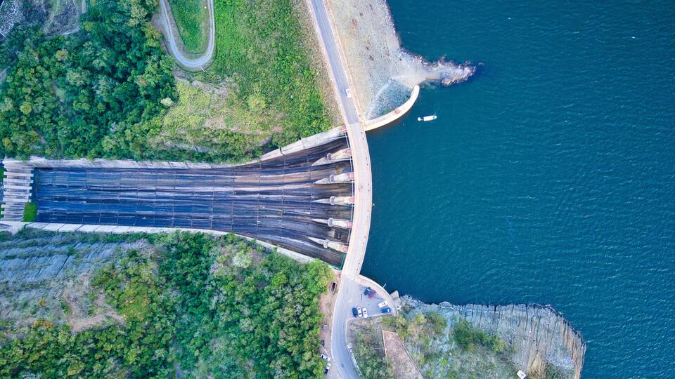 Presa de Tavera from above