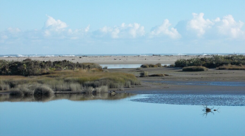 You can see the Tasman Sea! On the other side the mountains!