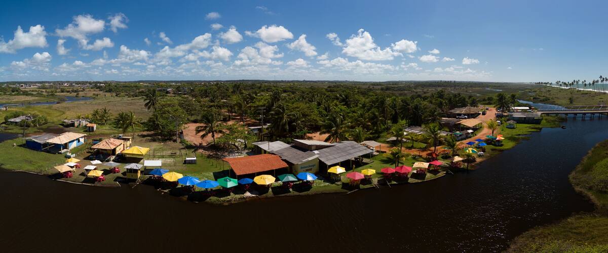 Imagem Aérea rio Capivara no Emissário de Arembepe no município de Camaçari, Bahia, Brasil