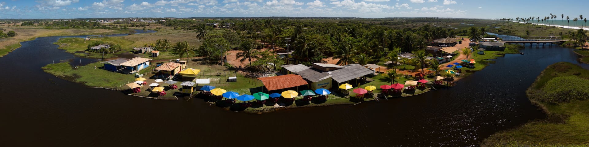 Imagem Aérea rio Capivara no Emissário de Arembepe no município de Camaçari, Bahia, Brasil
