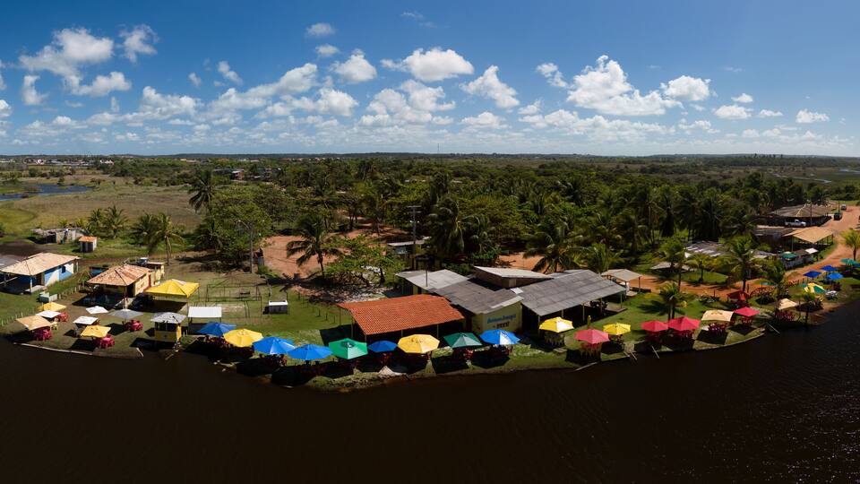 Imagem Aérea rio Capivara no Emissário de Arembepe no município de Camaçari, Bahia, Brasil