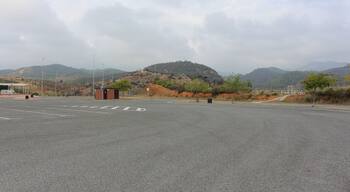 На стоянке около автозаправки "Repsol"