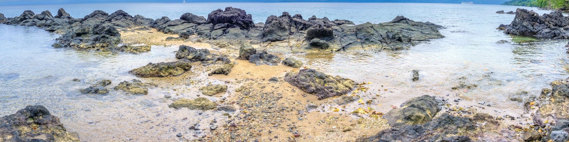 Breathtaking coastal scenery from Split Rock on the island of Vanua Levu near Savusavu, the hidden paradise of Fiji, Fiji, South Pacific Ocean