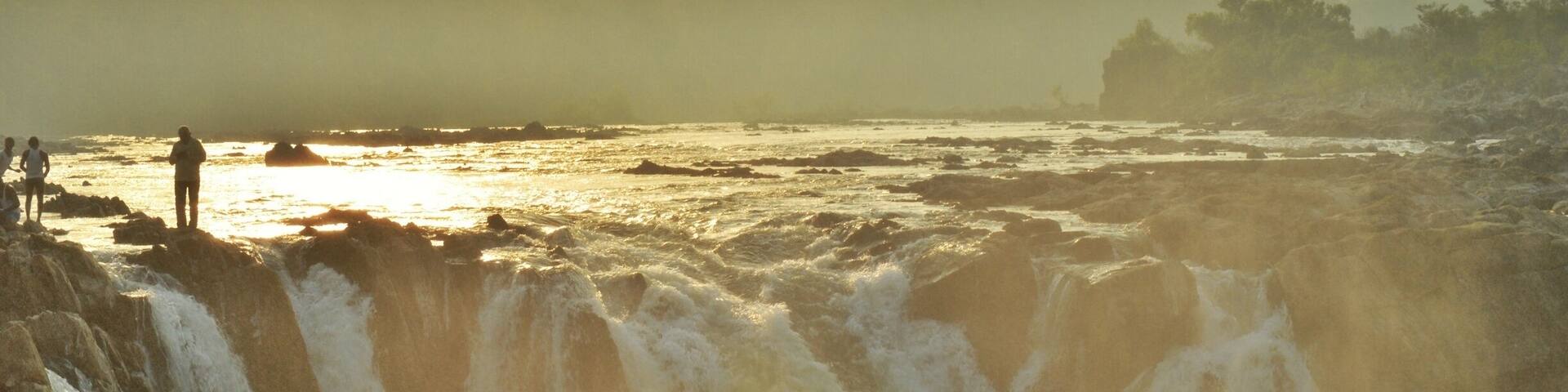 "We do not always choose the destination, sometimes the destination itself chooses us". This proverb actually proved right when I visited this incredible place. .
.
Yes, I am all set to experience another amazing beauty of our country. I am sure, the mesmerizing beauty of this place will simply wake your wanderlust. Stay connected to know more about this. .
#indiaclicks #yourshotphotographer #NGTDailyShot #Natgeotravel #CNtravelerindia #Beautifuldestinations #LonelyPlanetIndia #indiaclicks #theweekoninstagram #indiapictures #storiesofindia
#IncredibleIndia #_soi #igramming_india #indiatravel #indiatourism #travelrealindia #Lifewelltravelled #travelbug #traveladdict #travellife #travels #travelgram #instatravel #instatraveling #instapassport #travelblog #travelblogger #passionpassport #ilovetravel #historytv18india
#sunrise #sunset
#GoldenHour #troveron #troveontuesday #Lifeatexpedia