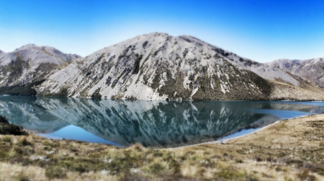 A beautiful lake in the north Canterbury high country. A side trip off the Molesworth road. Toilets and a picnic shelter beside the lake. Stunning!