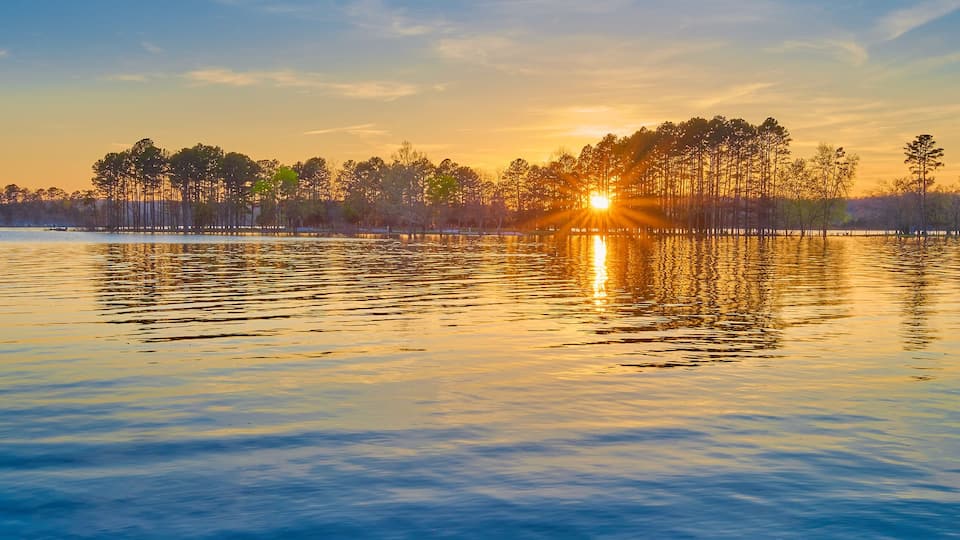 Beautiful sunset on Beaver Lake near Rogers Arkansas.
