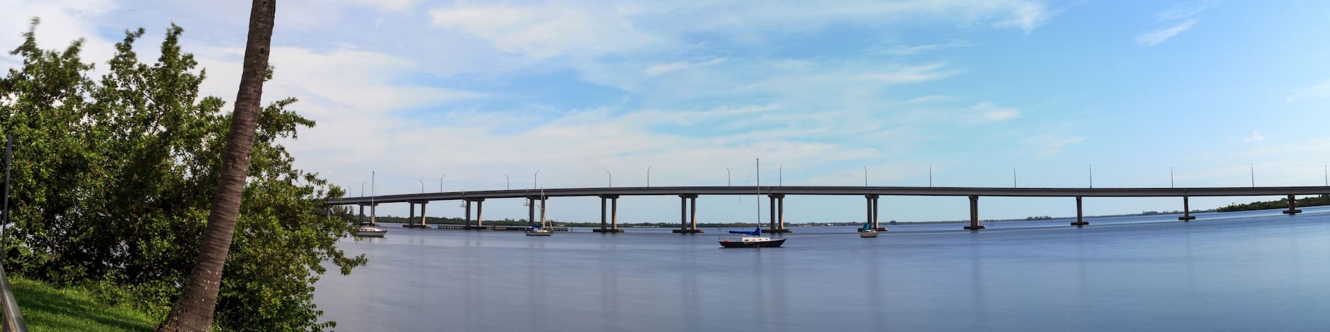 Edison Bridge over the Caloosahatchee River in Fort Myers