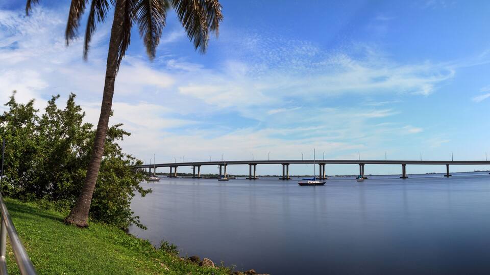Edison Bridge over the Caloosahatchee River in Fort Myers