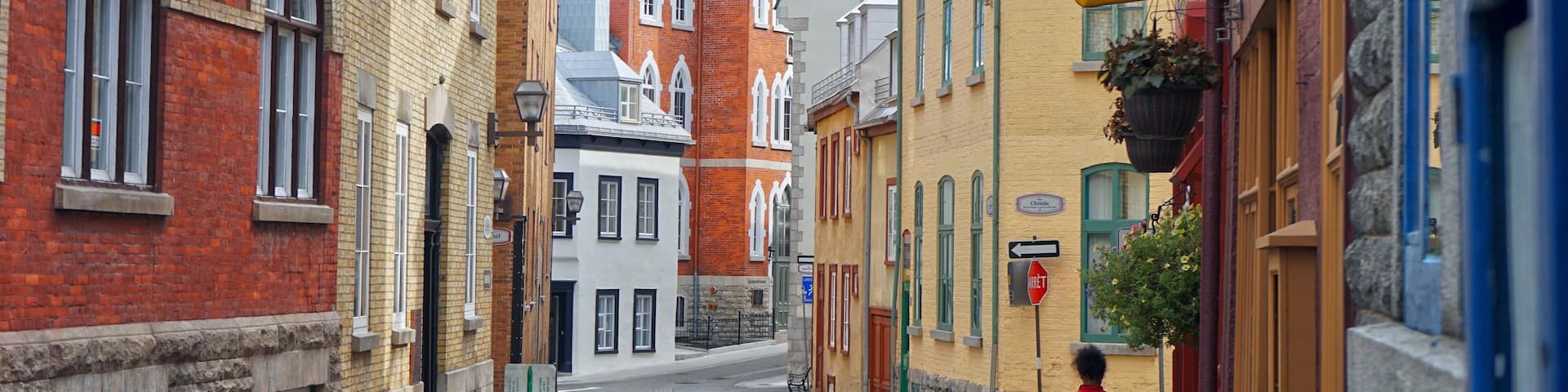 Steps away from the curious crowds on rue Saint-Jean in Old Quebec City, rue Couillard is a quiet street with charming historic buildings, Épicerie de la rue Couillard, and Chez Temporel, a café oozing with #History — once inside, cell phone signals weaken immediately due to its super thick walls!
