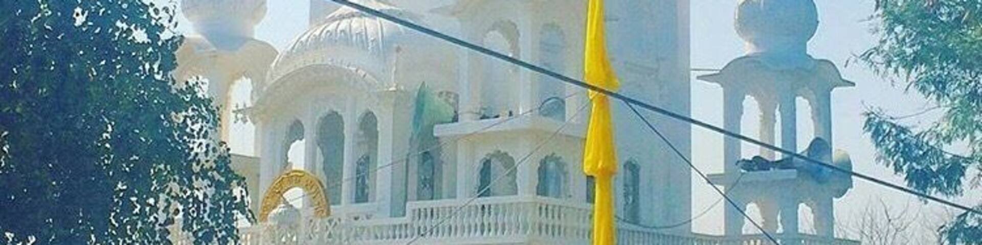 This was an area in Punjab, India called Guru Ki Ghagon. This is a Sikh Gurdwara where people go to worship #punjab #india #travel #architecture #travelgirl #traveldiary #girlswhotravel