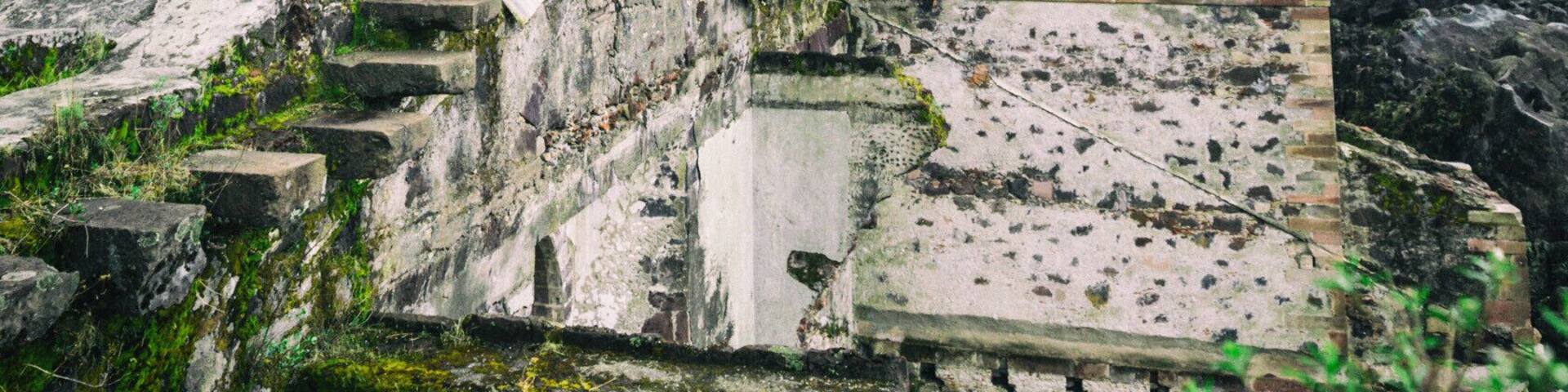 The church destroyed by a volcano. This old Spanish Cathedral is the only thing left standing in a giant field of black lava rock. It used to be the centerpiece of the town of San Juan. In the mid 1900s, out of the middle of a farmerâs cornfield, Paracutin volcano was born. It was the first documented birth of a volcano. If youâre adventurous enough, you can still travel to, and climb, this offbeat attraction in MichoacĂĄn, Mexico.
#Mexico #Travel #localsecrets