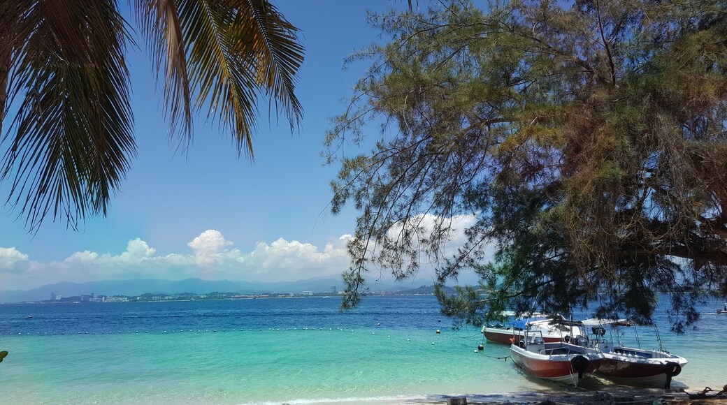 Group of islands off the coast of Kota Kinabalu, nice but way too many tourists