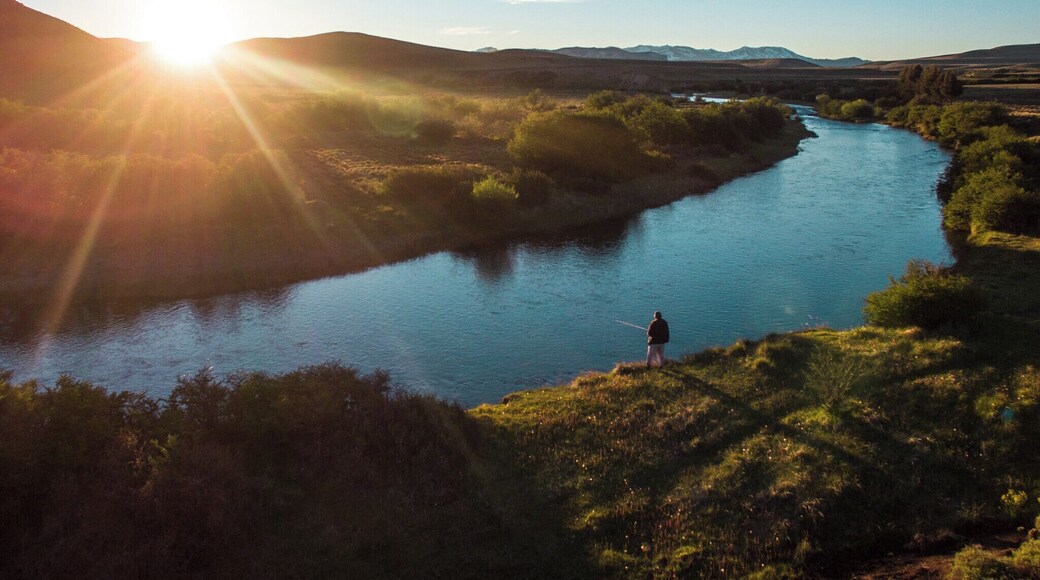 Un rio de la estepa patagonica, ubicada a 40 km de Bariloche. Ideal para realizar fotografias durante el atardecer o amanecer.
#bvspatagonia #patagonia #pichileufu