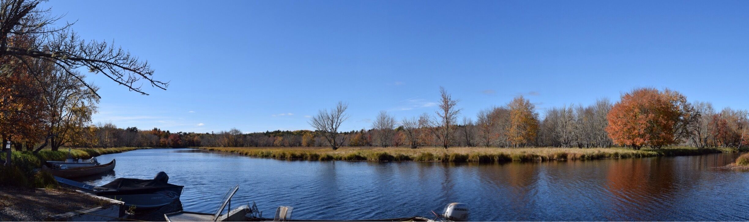 A peaceful spot but the lake, no wind, no people, just Autumn leaves and still waters. #blue