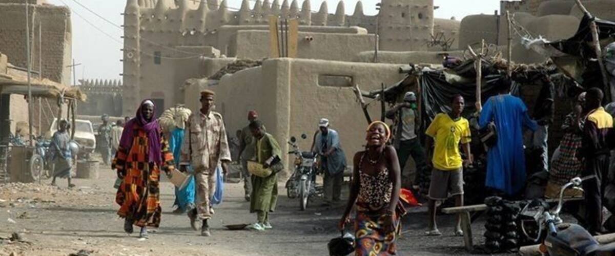 Once a week there is the market of Djenne.A lot of people from all the villages around Djenne come to the market and it's very colorful and great.