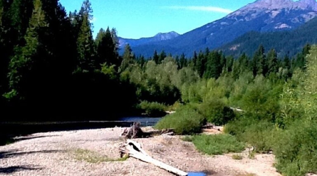 Beautiful... but beware of all the mosquitoes eager to drink your blood. They are everywhere. #ipad2 #troverdetour