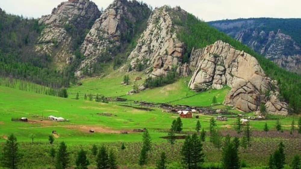 Incredible scenery about 1.5 hours outside Ulaabaatar.
#mongolia #ulaanbaatar #nature #outdoors #travelbug
Instagram.com/luv_to_wander