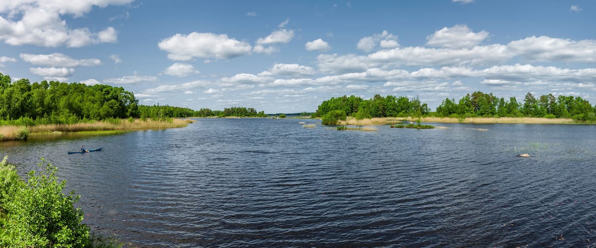 Panoramaaufnahme vom See Åsnen in Småland Schweden