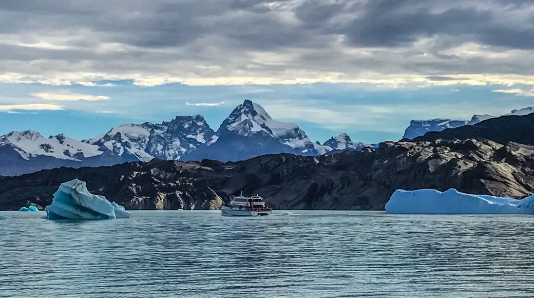 Sailing through Lake Argentino watching these nature's work of art in Ice is one of a kind experience! 😍 On our way to Upsala glacier, in Patagonia Argentina. #patagoniadiaries
