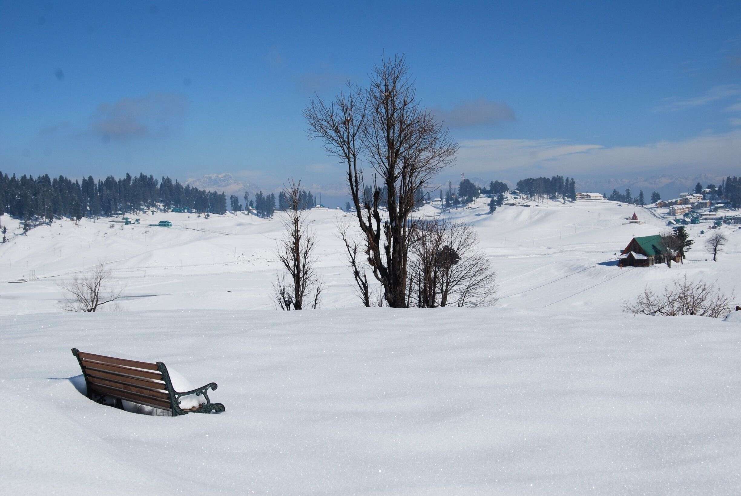This bench is really cool with its fluffy-snowy cushion!

#Snow