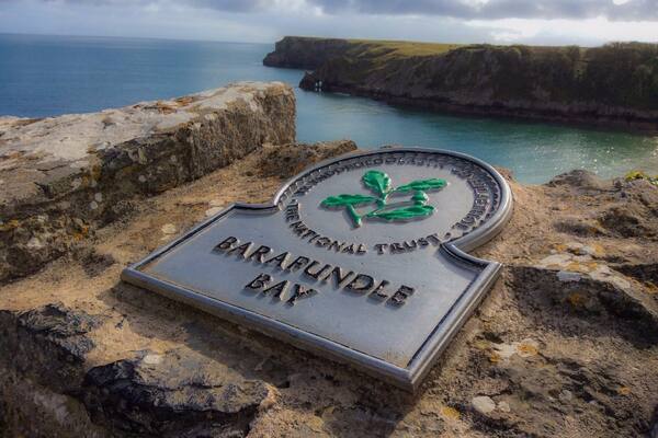 History is more or less bunk.
Henry Ford
Apt for this particular place as there is no history to speak of other than the fact that Macbeth, the character in the play, was given the the tile Thane of Cawdor whose descendants privately owned the beach before it became part of the Stackpole Estate.
Must say though, the beach and the bay are spectacular.
#hiking
