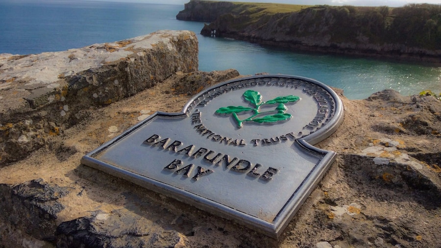 History is more or less bunk.
Henry Ford
Apt for this particular place as there is no history to speak of other than the fact that Macbeth, the character in the play, was given the the tile Thane of Cawdor whose descendants privately owned the beach before it became part of the Stackpole Estate.
Must say though, the beach and the bay are spectacular.
#hiking