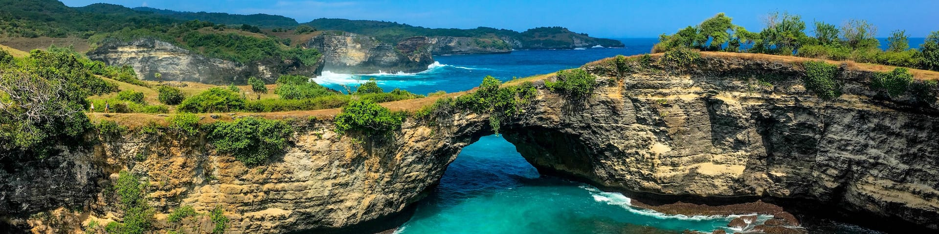 Panoramic view of broken beach in Nusa Penida, Bali, Indonesia. Blue Sky, Turquoise Water. ; Shutterstock ID 659480272; Purchase Order: SP-2026; Order Number: SP-2026 Go Guide images research for Bali (Indonesia); Client/Licensee: Hotels.com; Other: Lee Ban Twan