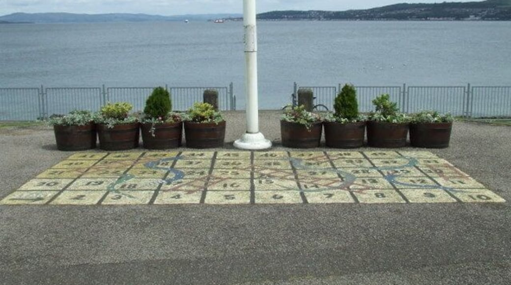 Snakes & Ladders In a small park at Kirn. A numbered rotating wheel acts as the die. Other games in the park include Draughts 837961 and Noughts & Crosses 837979.