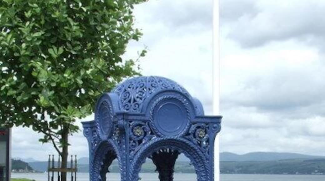 Cast iron fountain stand Gifted by the directors of nearby Kirn Pier in 1877. The fountain has been replaced by a planter.