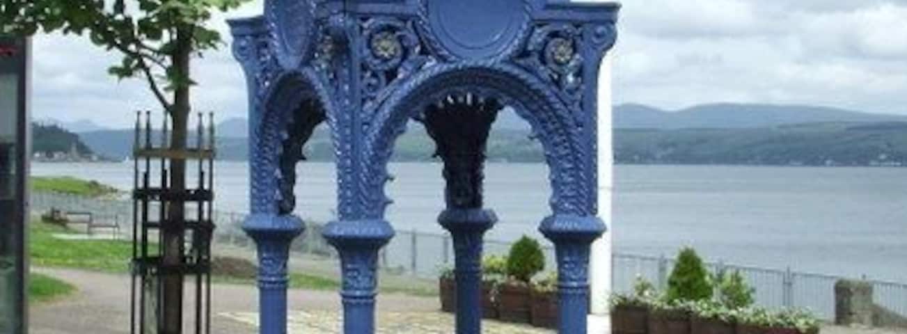 Cast iron fountain stand Gifted by the directors of nearby Kirn Pier in 1877. The fountain has been replaced by a planter.