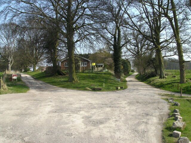 High road or Low road? Confusion existed here for a couple of moments as the OS map clearly indicates a bridlepath heads to Ashby-cum-Fenby, and suggests the road to the left is the right one, but no, the road to the right, although it looks wrong, is indeed the right one with the Ashby path heading left a little way along.