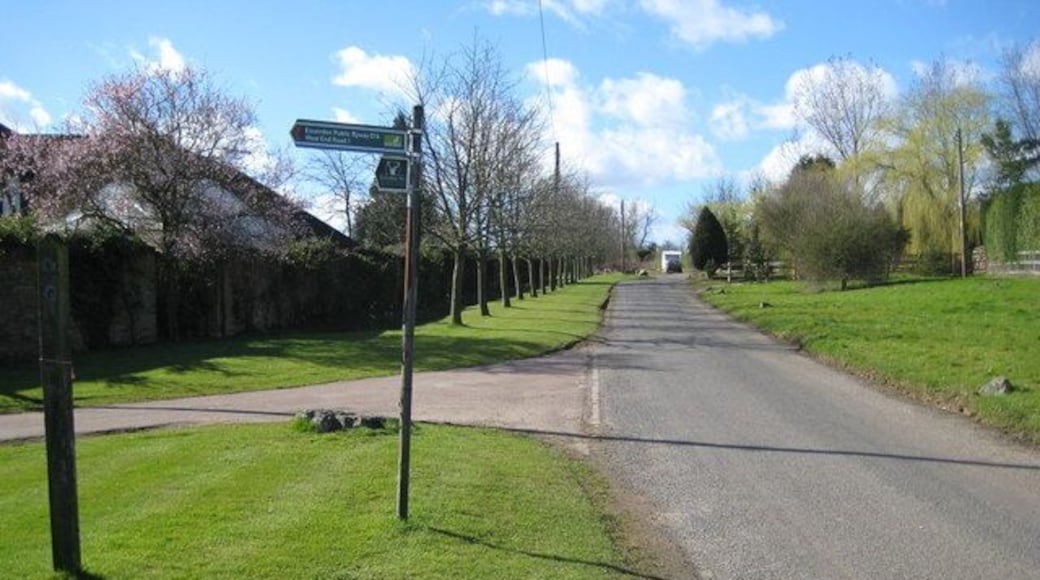 West End: West End Lane Not the West End, but the grass verge on the left has been neatly mown in this hamlet of farms (West End, Lower West End and Upper West End). The finger post indicates a Public Byway to Essendon.
