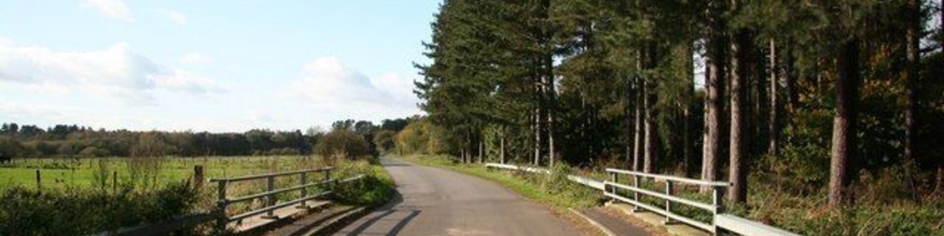 Laughton Road Looking west at the bridge over Highland Drain.