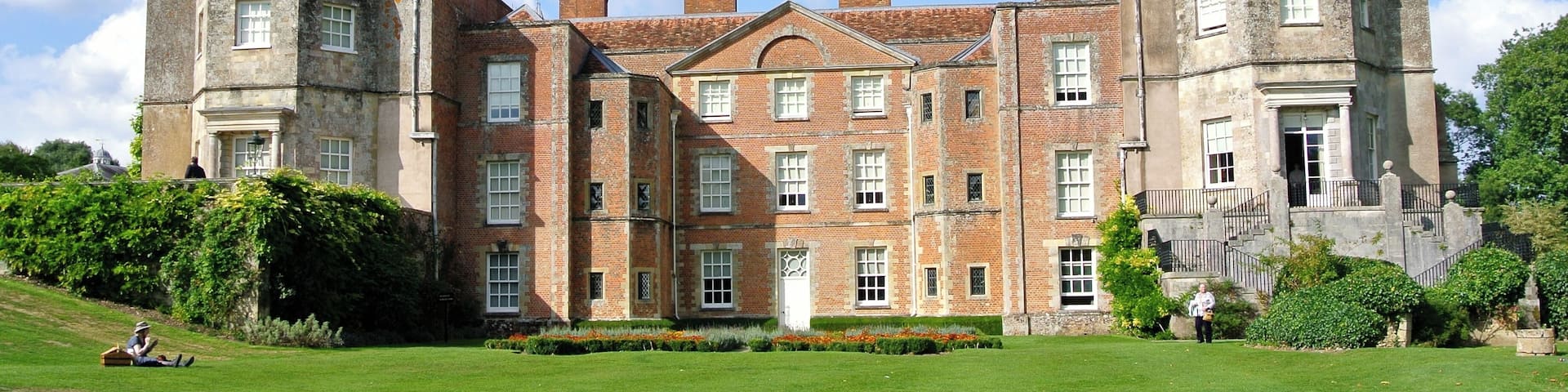 MOTTISFONT ABBEY HOUSE Wikidata has entry Q2731378 with data related to this building.