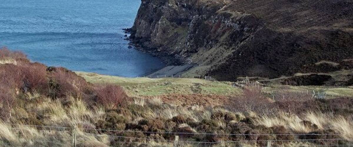 Towards Gob na Hoe From the road to Galtrigill, an unnamed burn has cut a deep valley on its way to a beach on the shore of Loch Dunvegan. The headland beyond is Gob na Hoe.