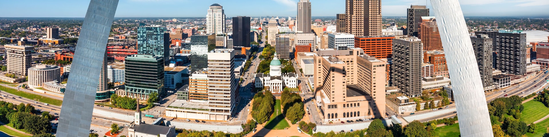 Aerial panorama of St. Louis, Missouri skyline on a sunny day, in front of the Gateway Arch park. St. Louis is an independent city in the U.S. state of Missouri.
