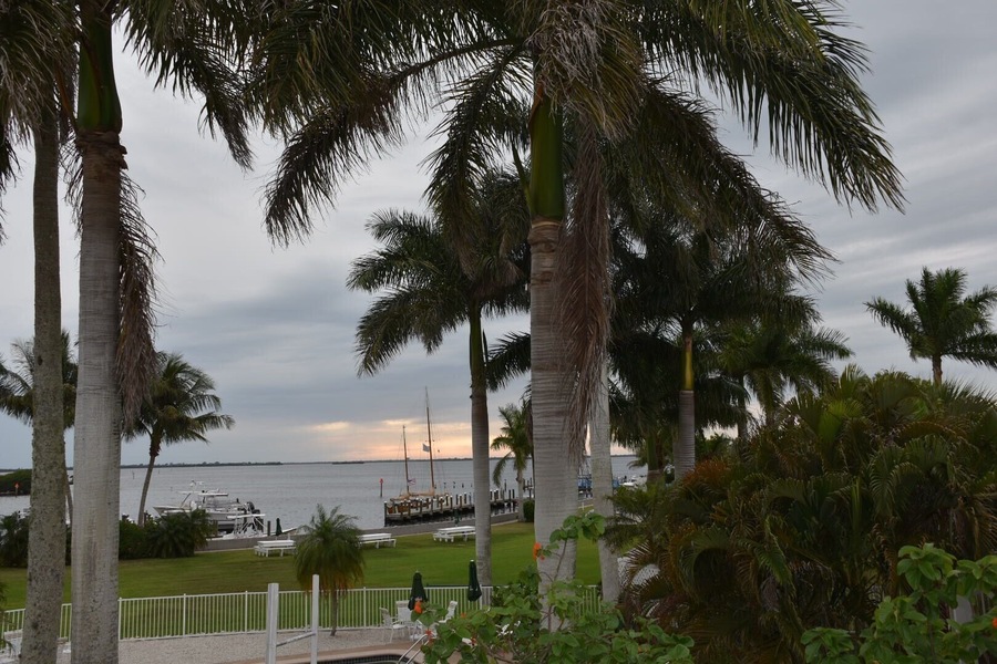 View from our room, Bookelia Fl is one of my happy places ;)